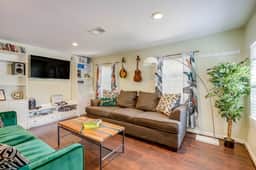 Austin Oasis with Cowboy Pool Close to Downtown