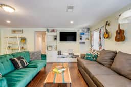 Austin Oasis with Cowboy Pool Close to Downtown