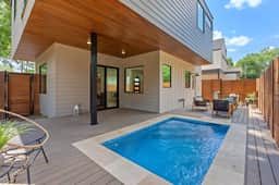 Designer Living in Holly Street | 3BR with Yard