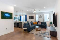 Huge 5BR Gem w/ Hot Tub - Near Downtown, SXSW