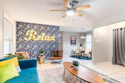 Huge 5BR compound! 1 Block to downtown & Rainey St
