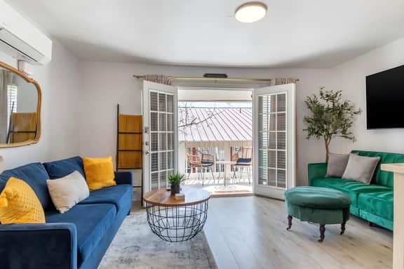 6th St Gem | Cool Pool, Free Parking, Great Vibes
