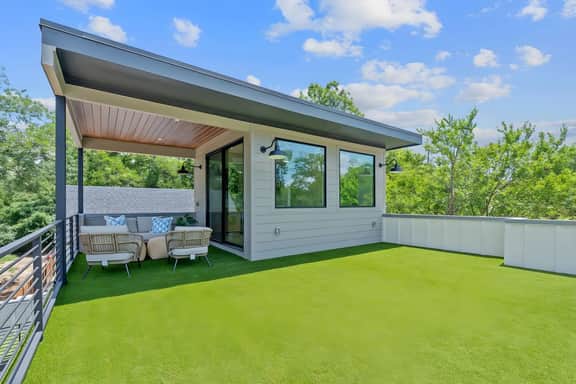 Luxury 5BR East Austin + Rooftop & Pool/Hot Tub