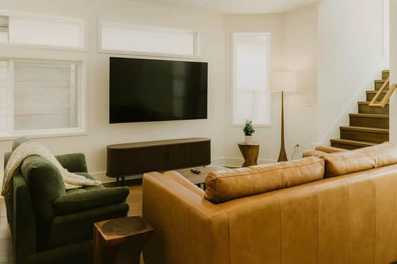 Elegant Retreat • Bright 3BR • Prime Stay