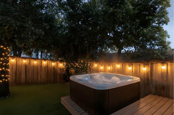 Light-Filled 4BR Retreat near East Side Hotspots