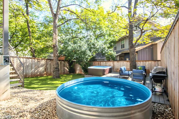 Light-Filled 4BR Retreat near East Side Hotspots