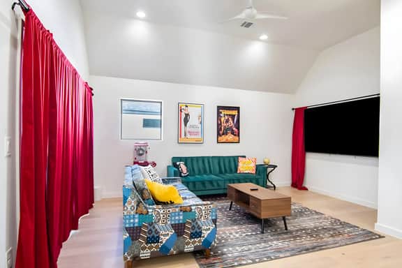 Downtown Designer Home w/Movie Room Near East 6th