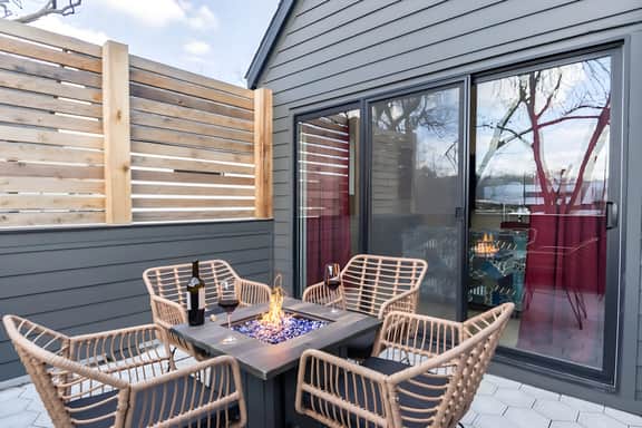 Downtown Designer Home w/Movie Room Near East 6th