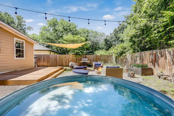 Austin Oasis with Cowboy Pool Close to Downtown