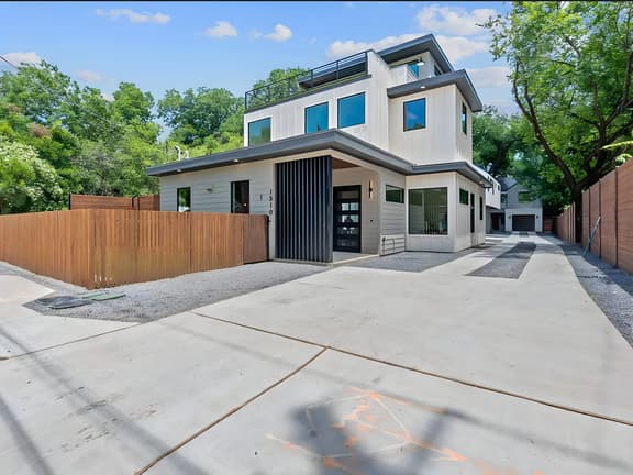 Luxury 5BR East Austin + Rooftop & Pool/Hot Tub